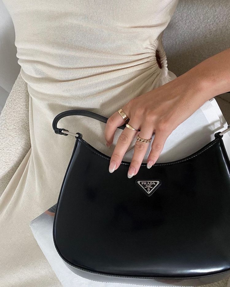 프라다 클레오 브러시드 가죽 숄더 백