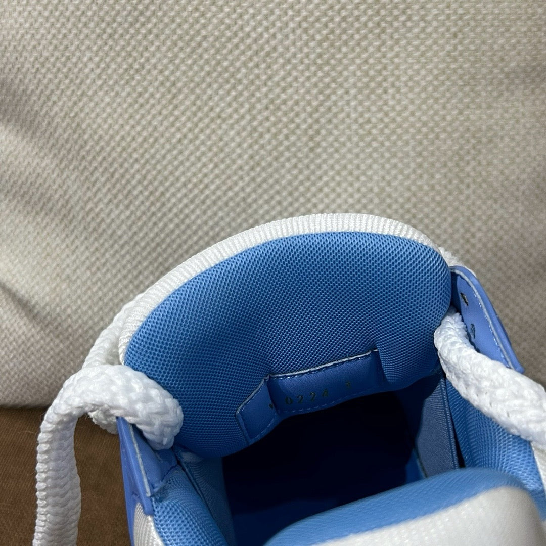 루이비통 LV 트레이너 맥시 스니커즈 모노그램