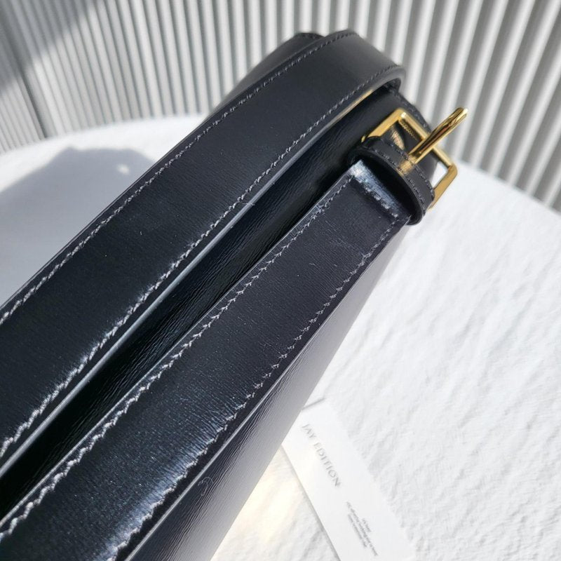 셀린느 트리옹프 숄더백 미디움