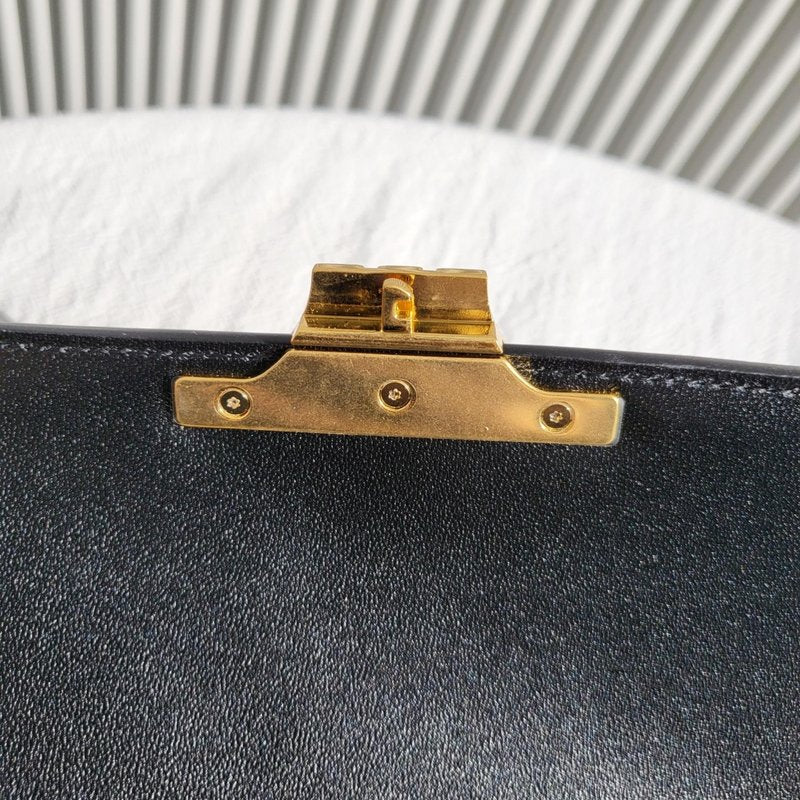 셀린느 트리옹프 숄더백 미디움