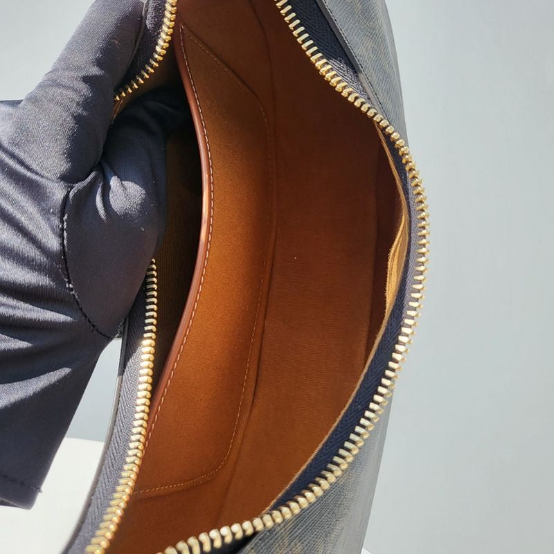 셀린느 트리옹프 아바백 캔버스 미디움