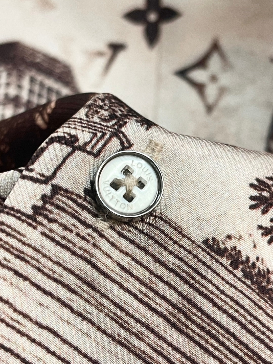 루이비통 롱슬리브 실크 셔츠 베쥬