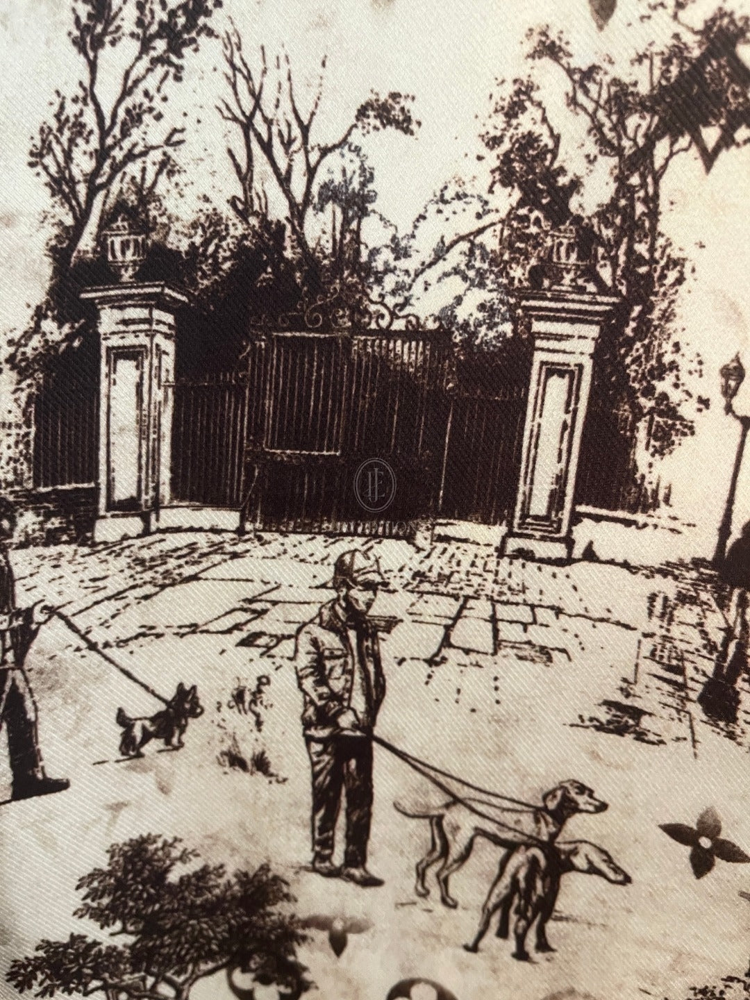 루이비통 롱슬리브 실크 셔츠 베쥬