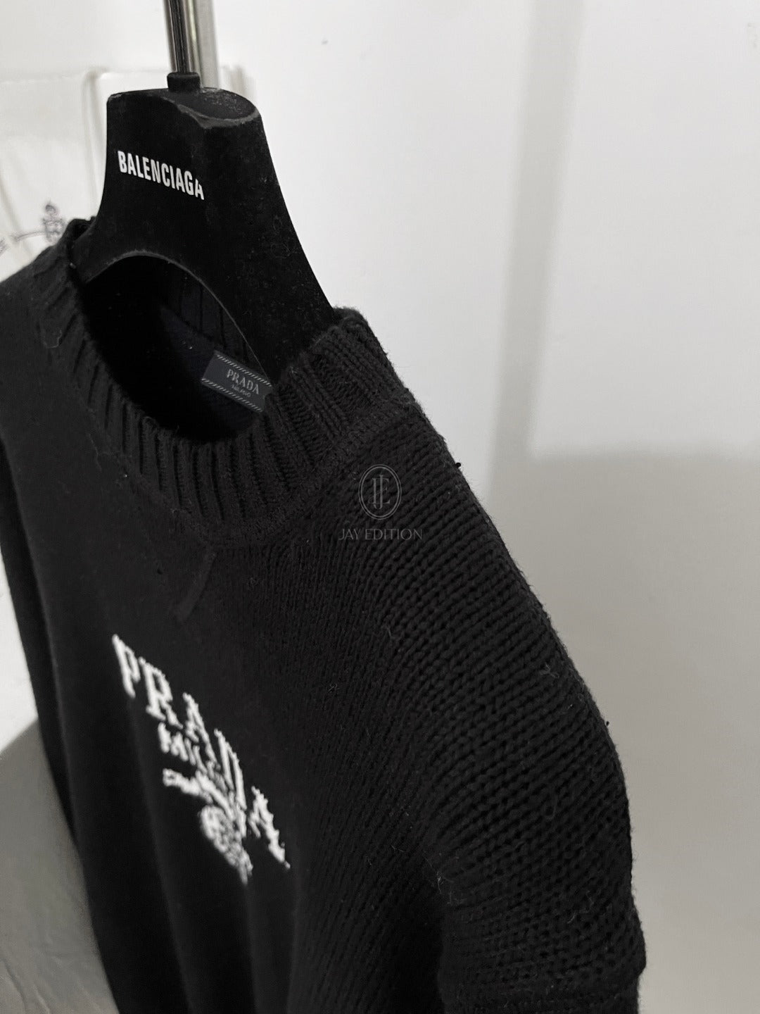 프라다 울 캐시미어 크로우 넥 니트 스웨터