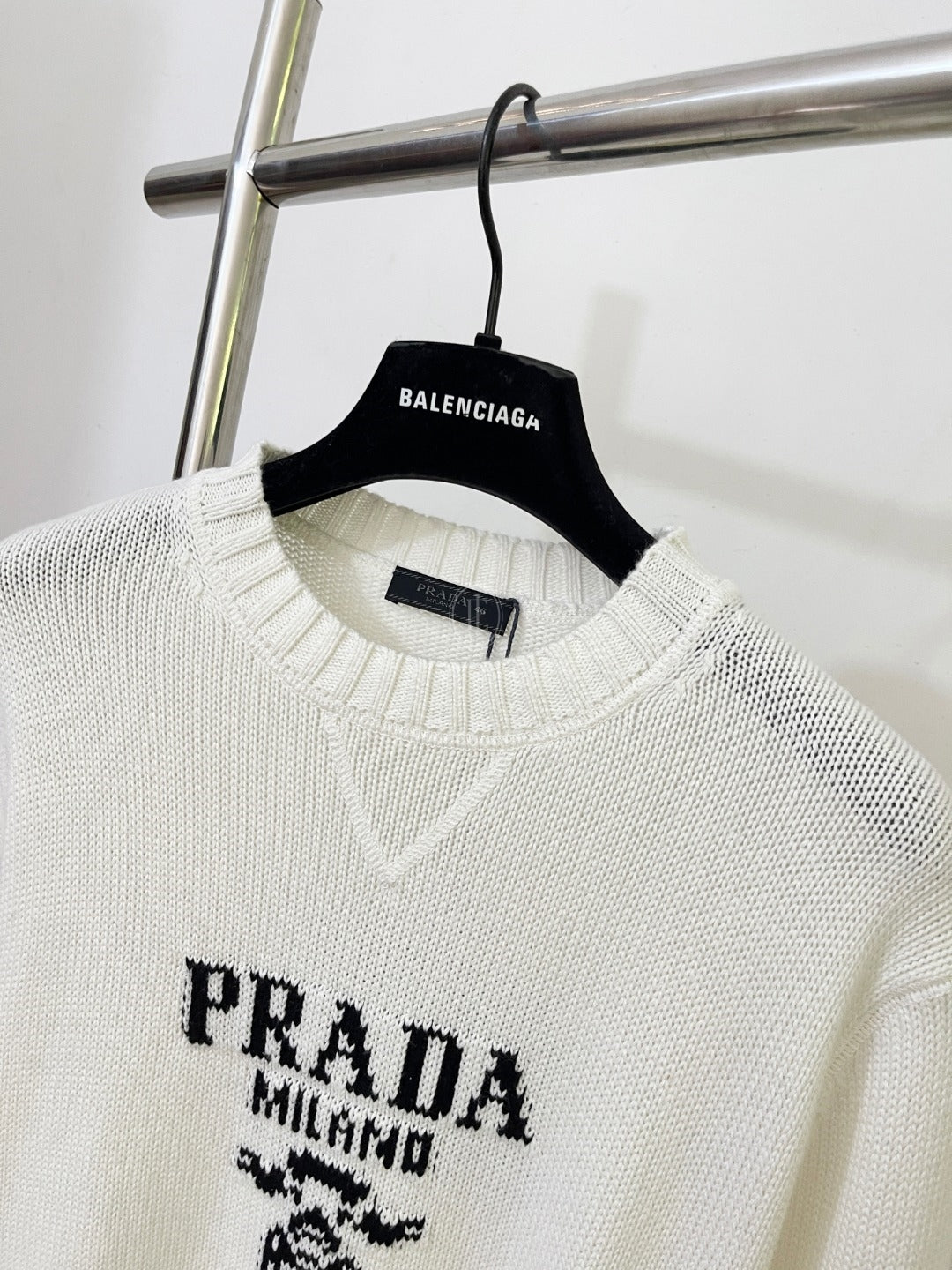 프라다 울 캐시미어 크로우 넥 니트 스웨터