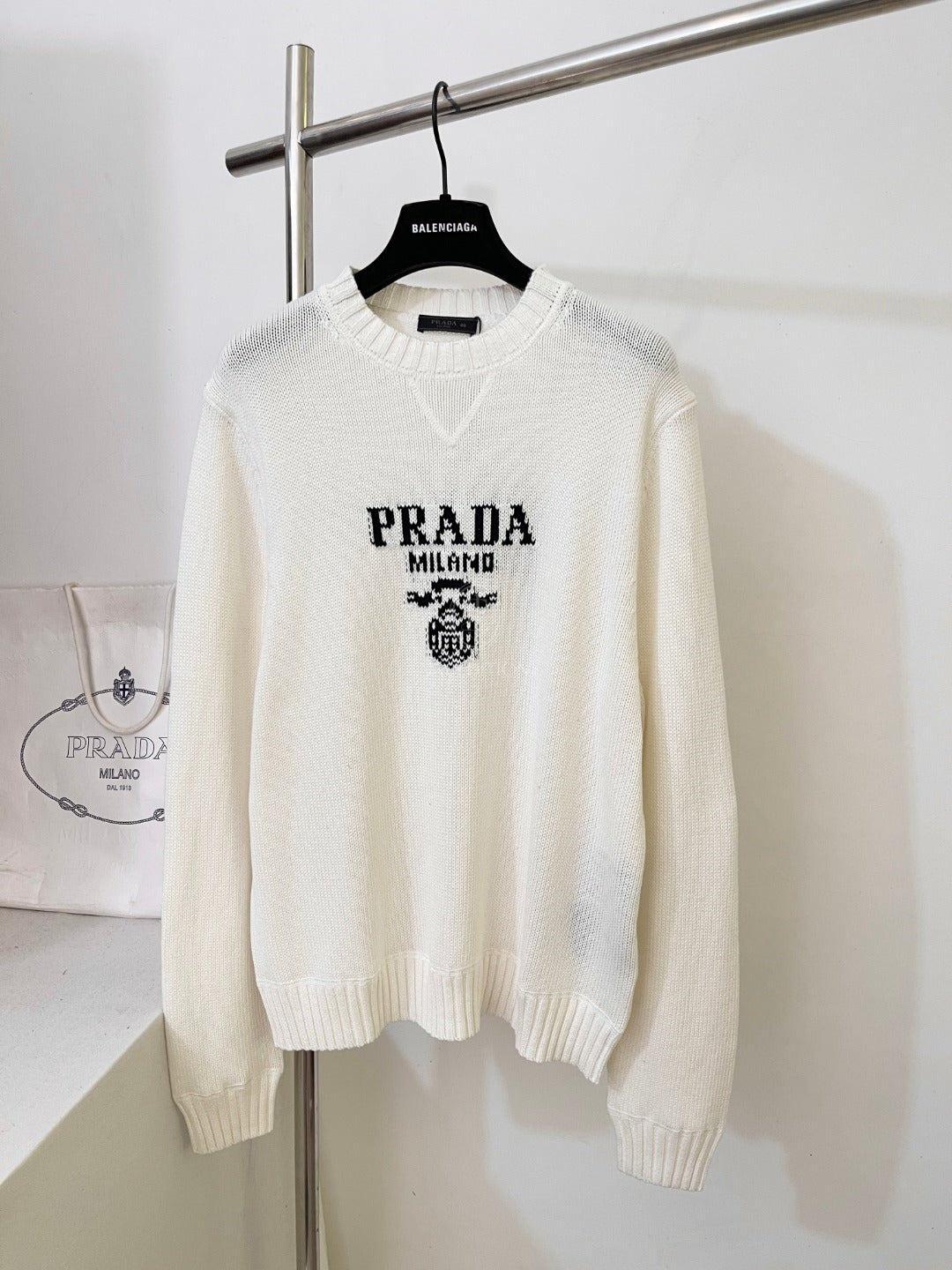 프라다 울 캐시미어 크로우 넥 니트 스웨터