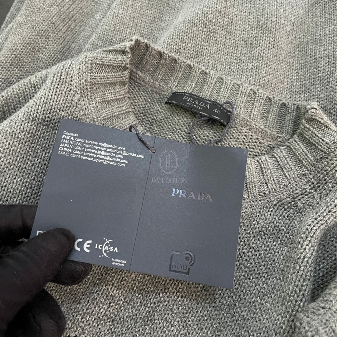 프라다 울 캐시미어 크로우 넥 니트 스웨터