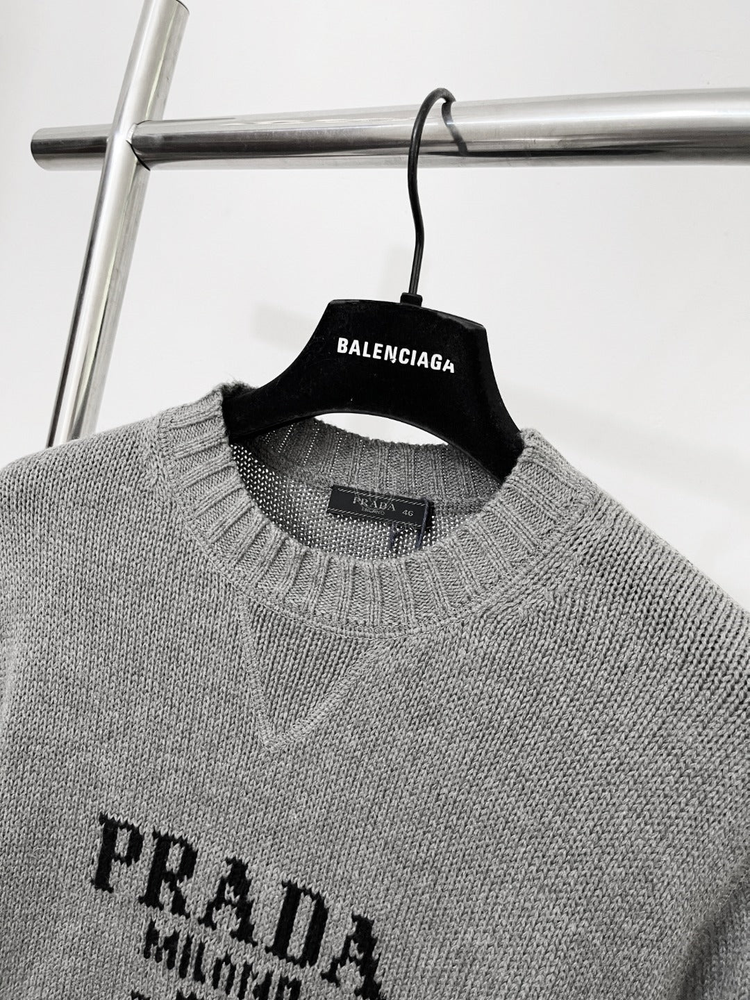 프라다 울 캐시미어 크로우 넥 니트 스웨터