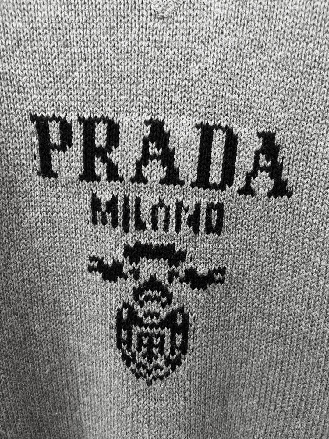 프라다 울 캐시미어 크로우 넥 니트 스웨터