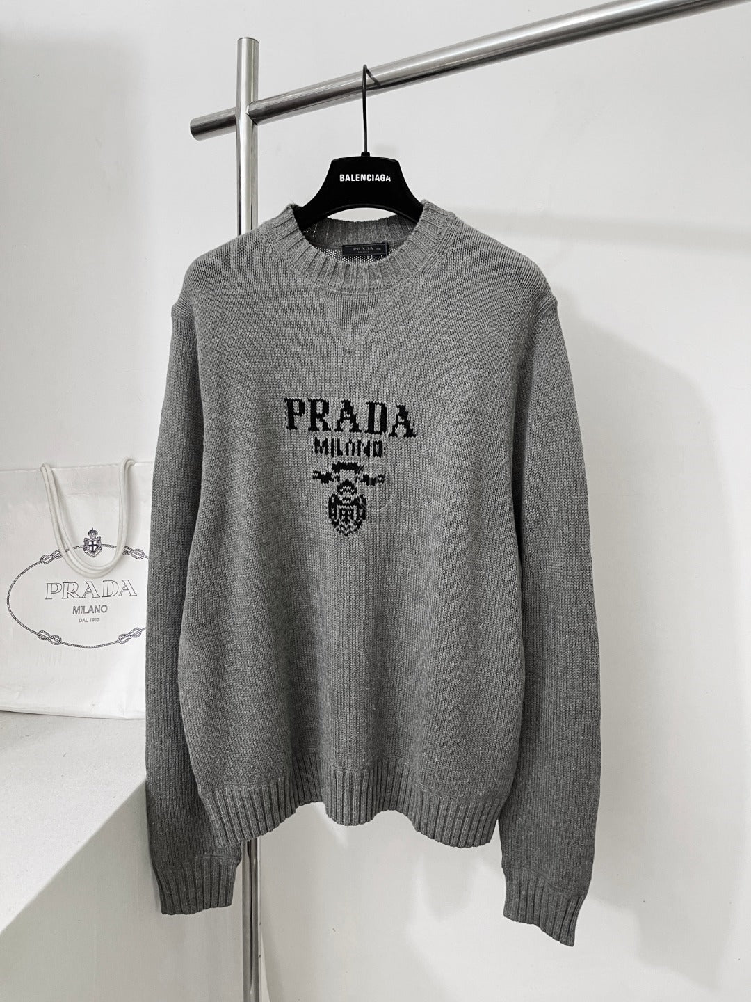 프라다 울 캐시미어 크로우 넥 니트 스웨터