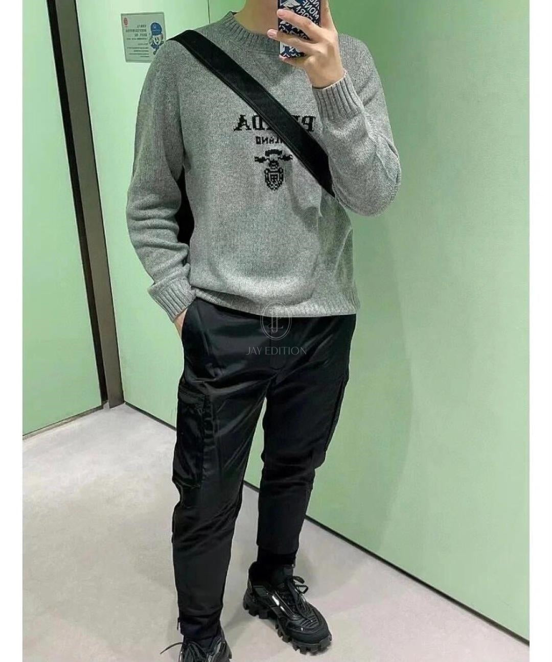 프라다 울 캐시미어 크로우 넥 니트 스웨터