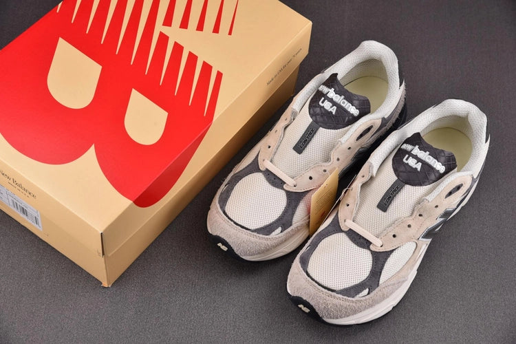 뉴발란스 990v3 메이드 인 USA 문빔 마카다미아 넛