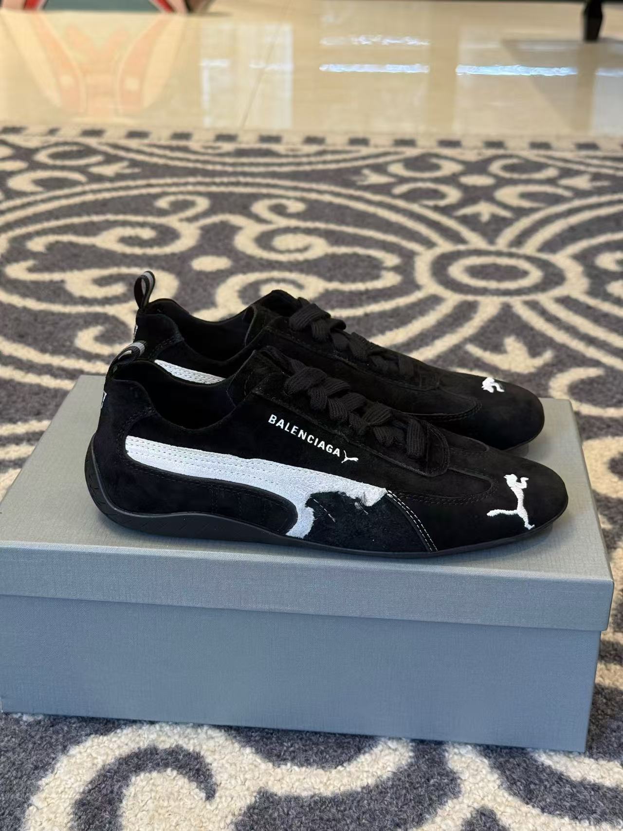 발렌시아가 x 푸마 스피드캣 스웨이드 블랙 화이트