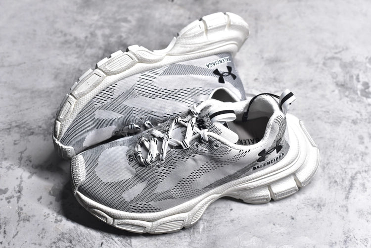 발렌시아가 x 언더아머 3XL 니트 스니커즈 화이트 블랙