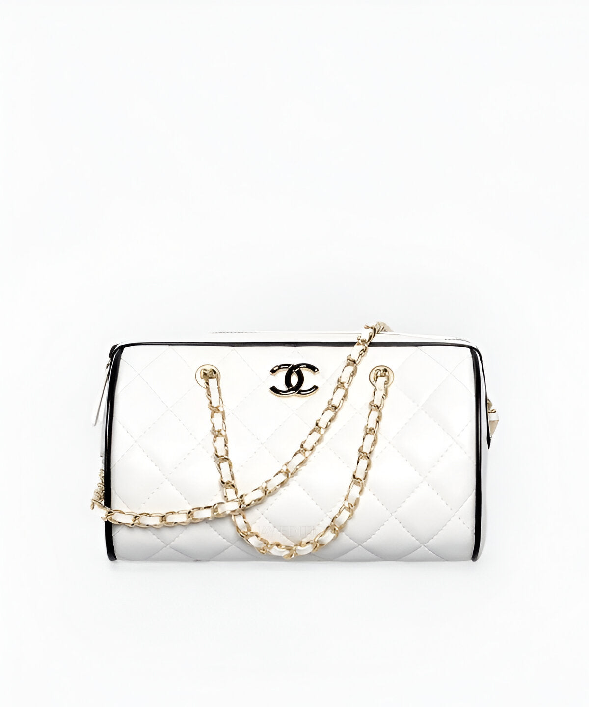 샤넬 25S 미니 볼링백 곡선형 퀼팅 가죽 바디와 체인 스트랩, 더블 C 로고 디테일 전면 이미지