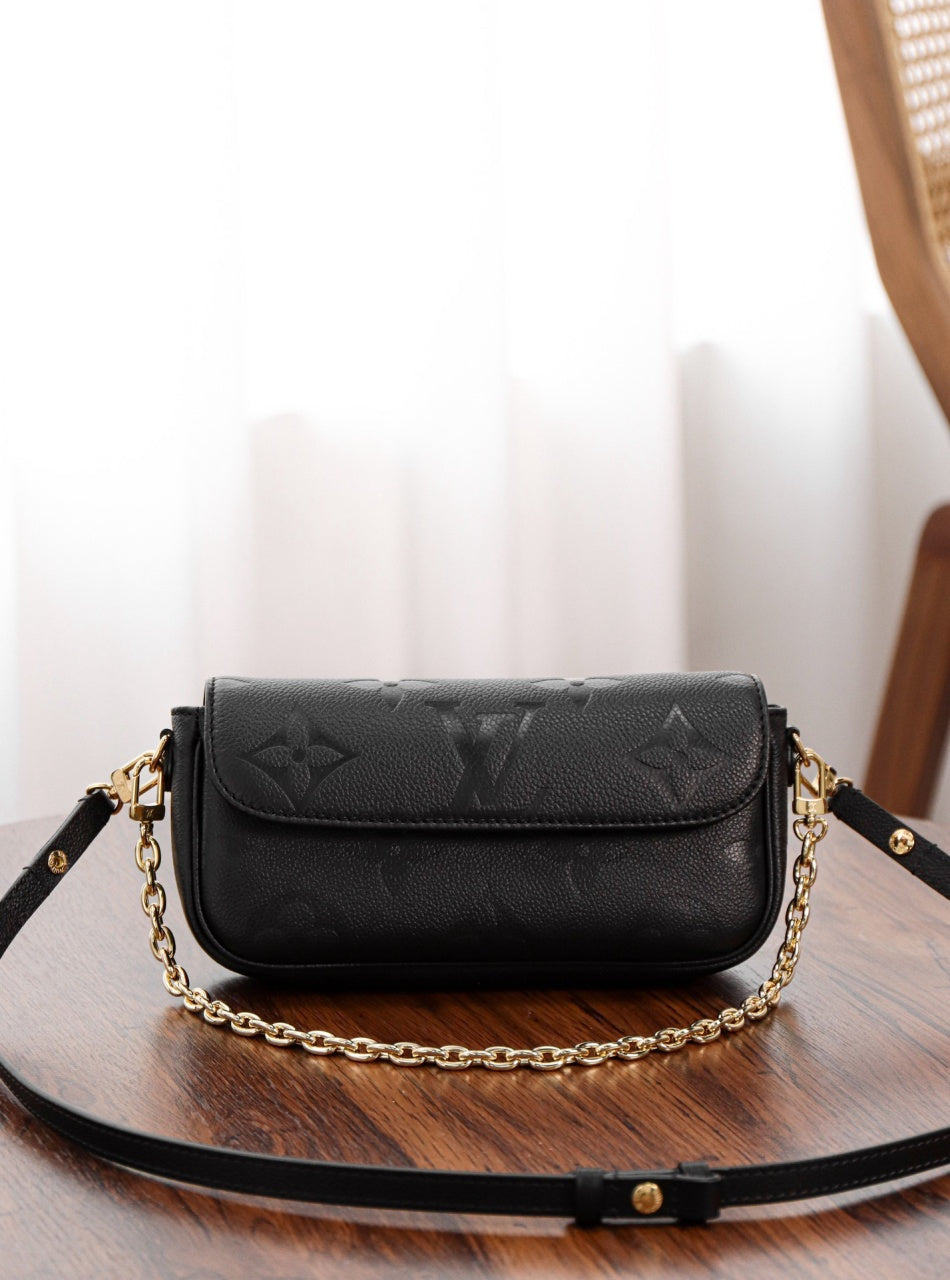 루이비통 아이비 WOC 앙프렝뜨