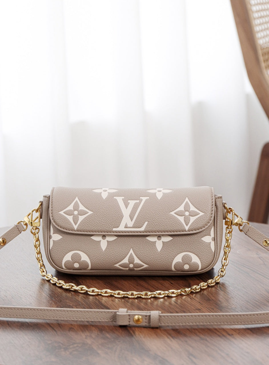 루이비통 아이비 WOC 앙프렝뜨