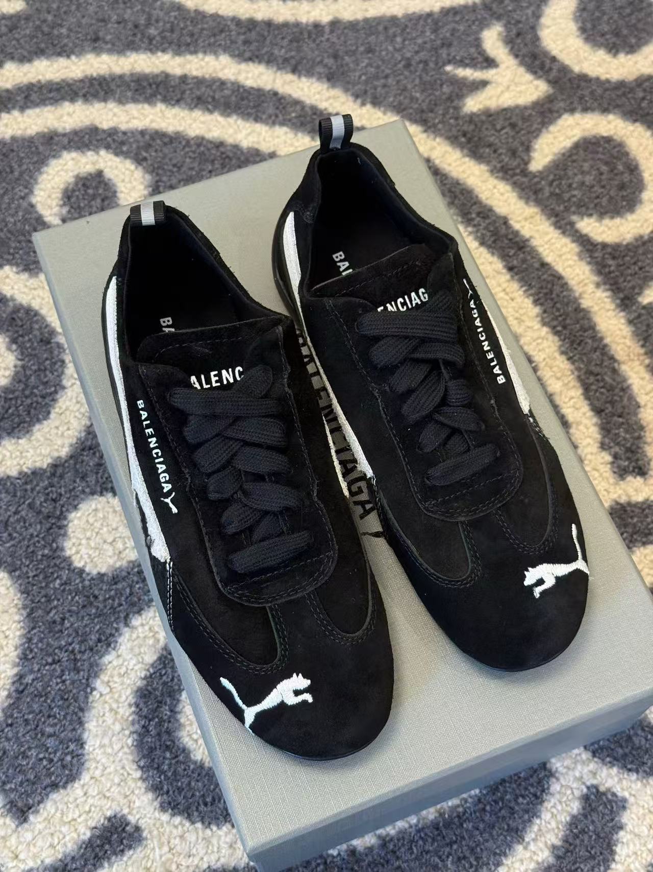 발렌시아가 x 푸마 스피드캣 스웨이드 블랙 화이트