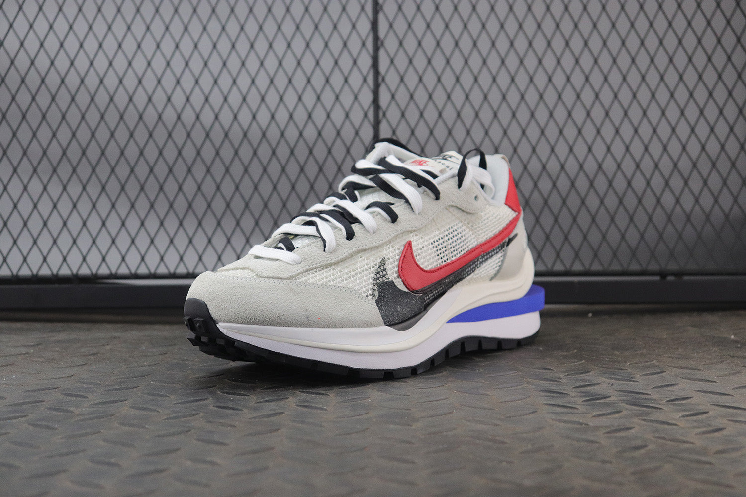 나이키 X 사카이 베이퍼와플 로얄푸시아