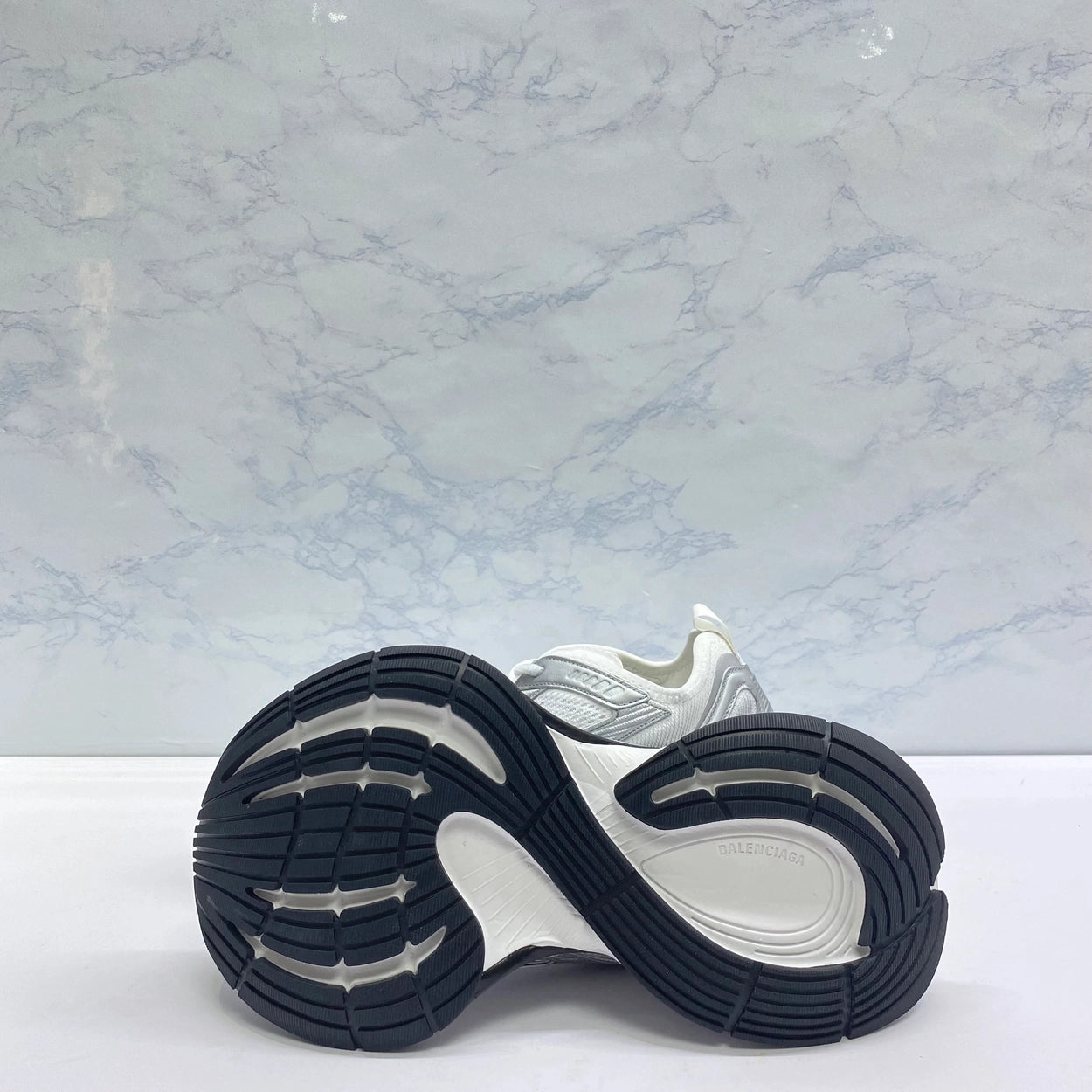 발렌시아가 서킷 스니커즈 화이트 실버