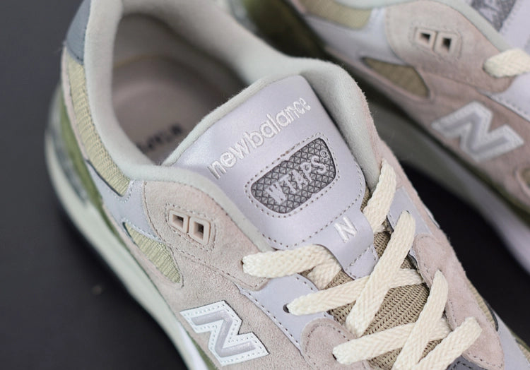 더블탭스x뉴발란스 992 메이드 인 USA 올리브