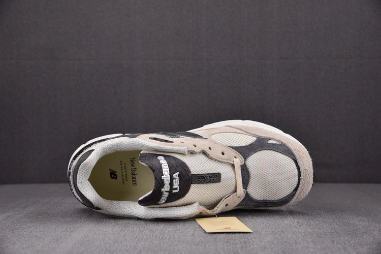 뉴발란스 990v3 메이드 인 USA 문빔 마카다미아 넛