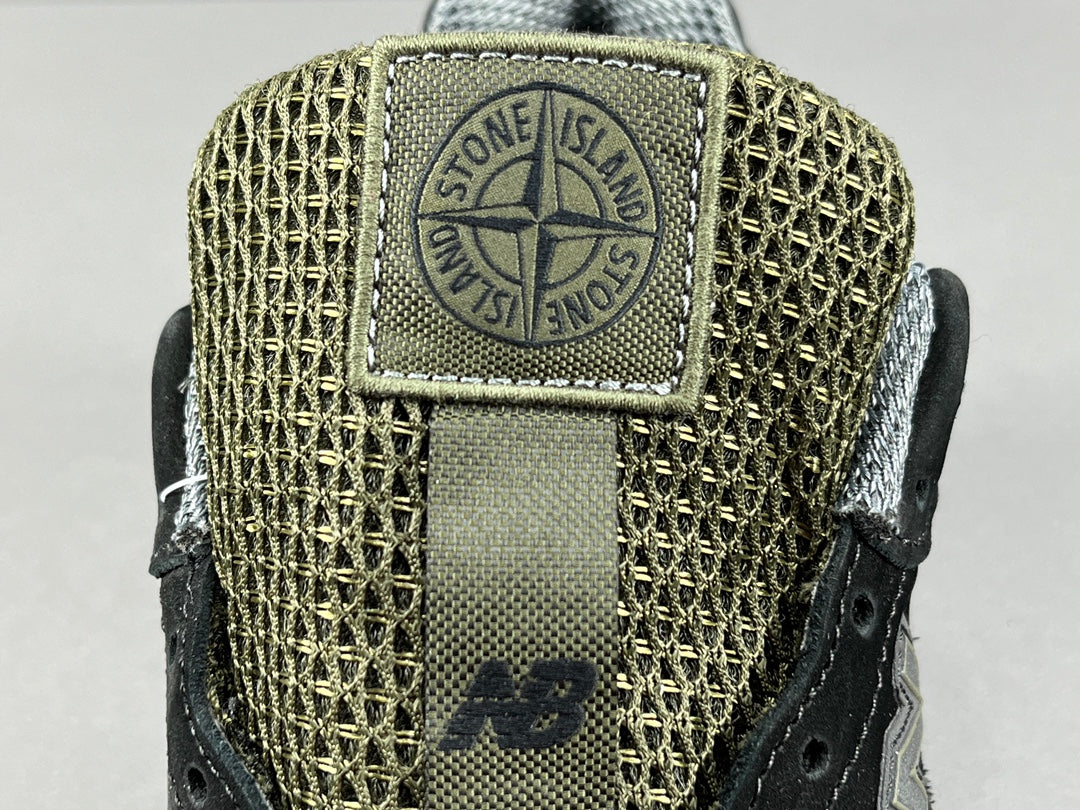 뉴발란스 x 스톤 아일랜드 991v2 메이드 인 UK 블랙 올리브 나이트