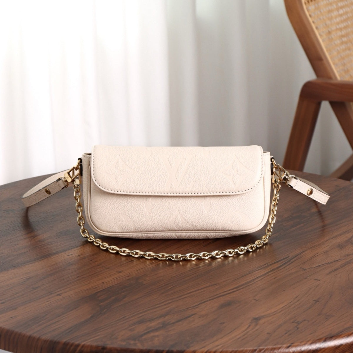 루이비통 아이비 WOC 앙프렝뜨