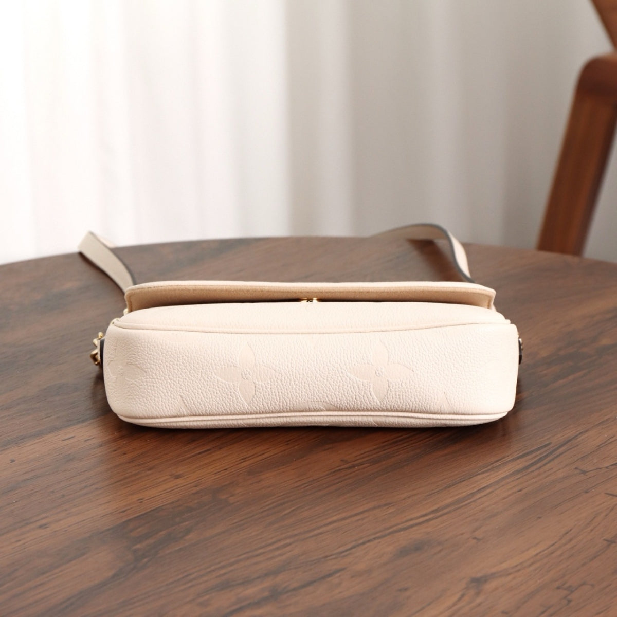 루이비통 아이비 WOC 앙프렝뜨