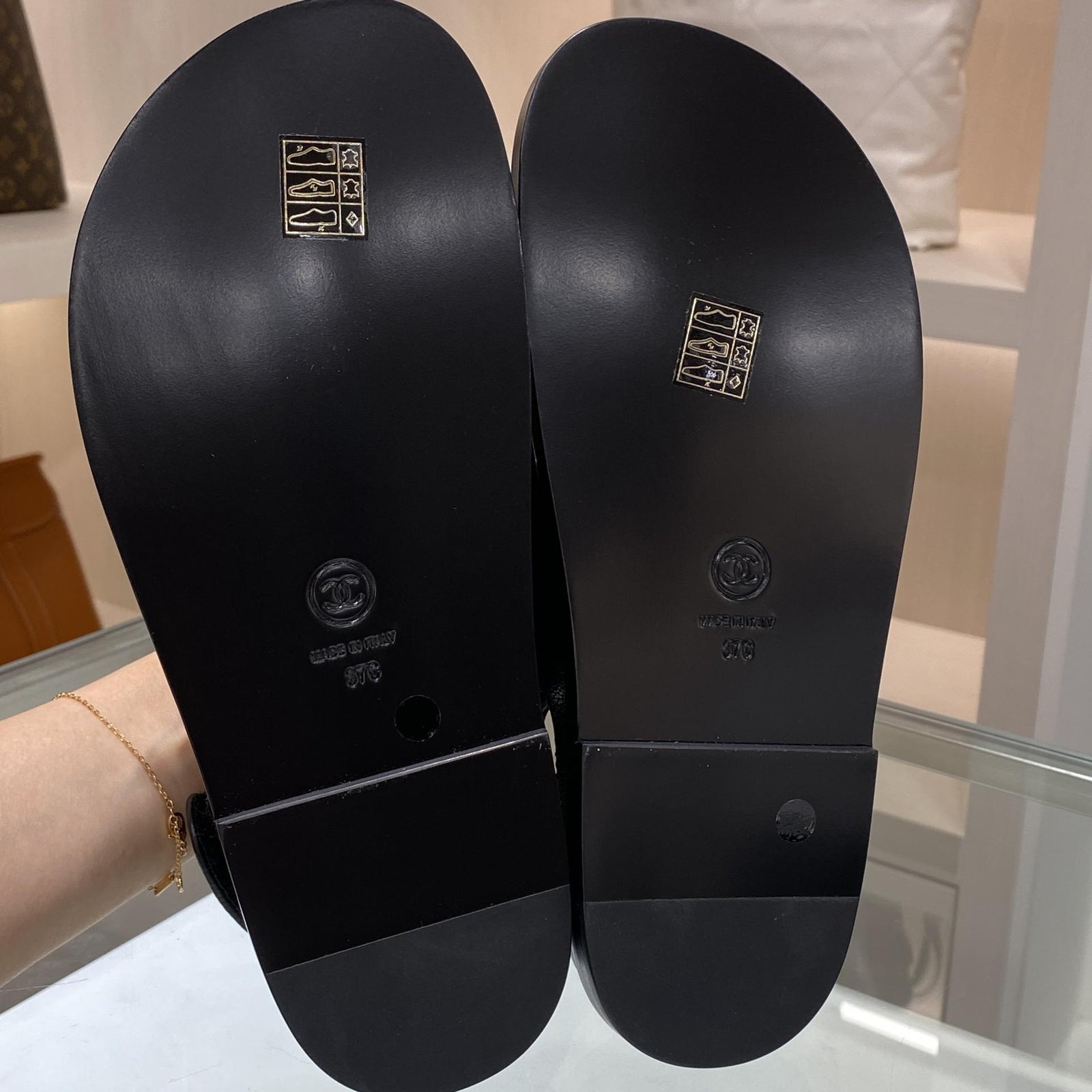 샤넬 크루즈 벨크로 가죽 샌들