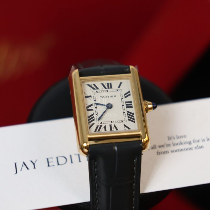 까르띠에 탱크 루이 옐로우골드 블랙스트랩