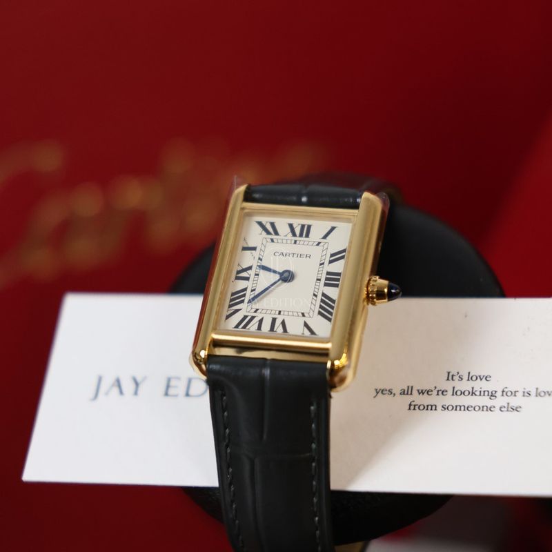 까르띠에 탱크 루이 옐로우골드 블랙스트랩