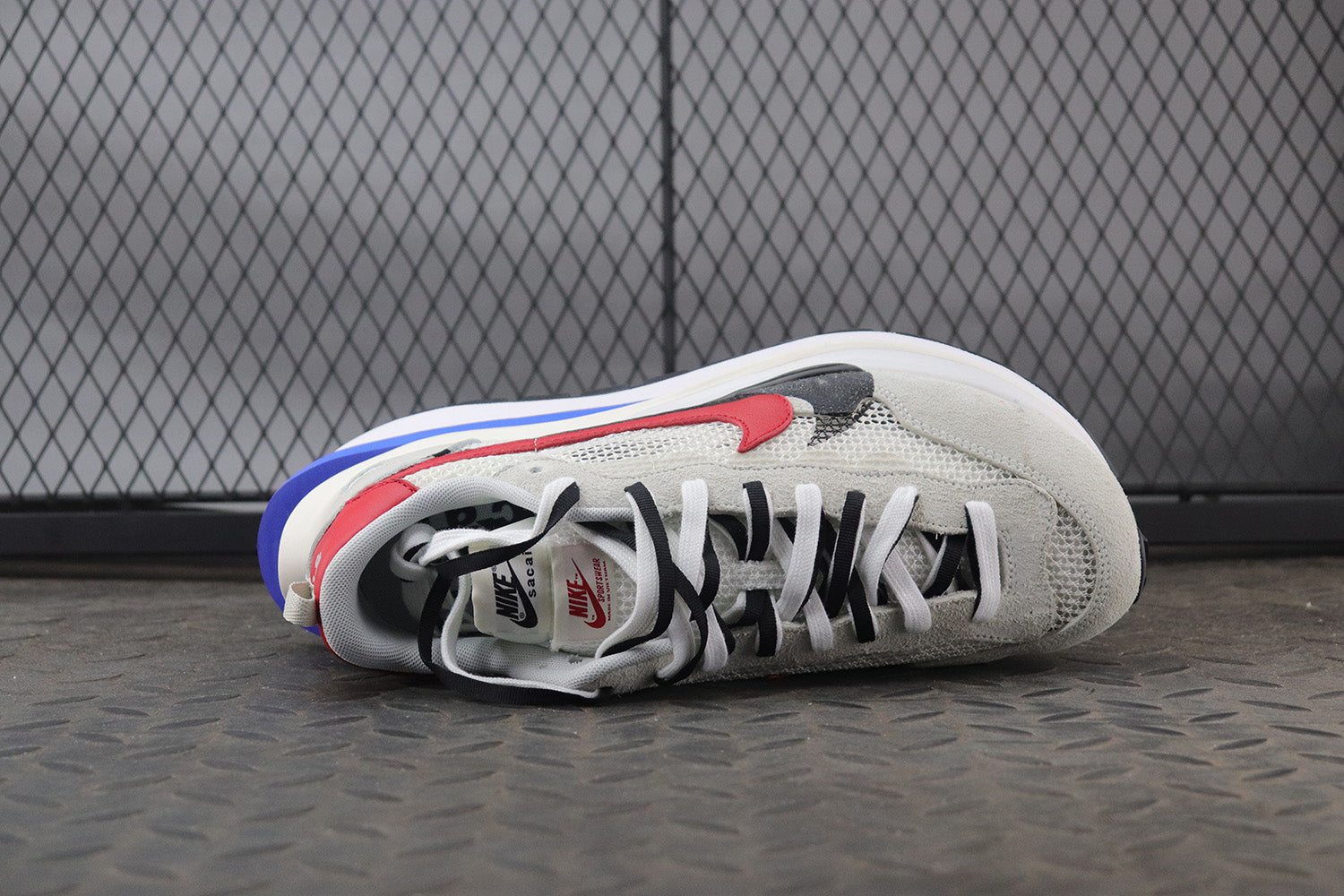 나이키 X 사카이 베이퍼와플 로얄푸시아