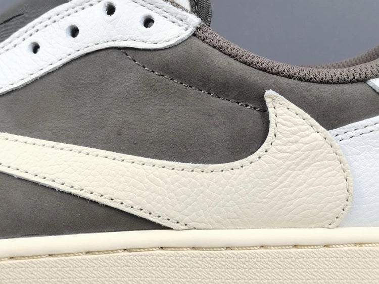 나이키 조던 1 x 트래비스 스캇 레트로 로우 OG SP 세일 앤 리저록