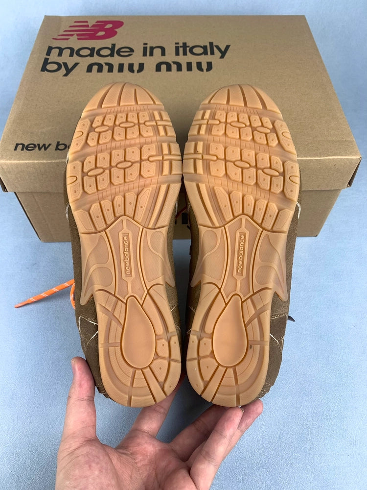 뉴발란스 x 미우 미우 530 스웨이드 메쉬 스니커즈 시나몬