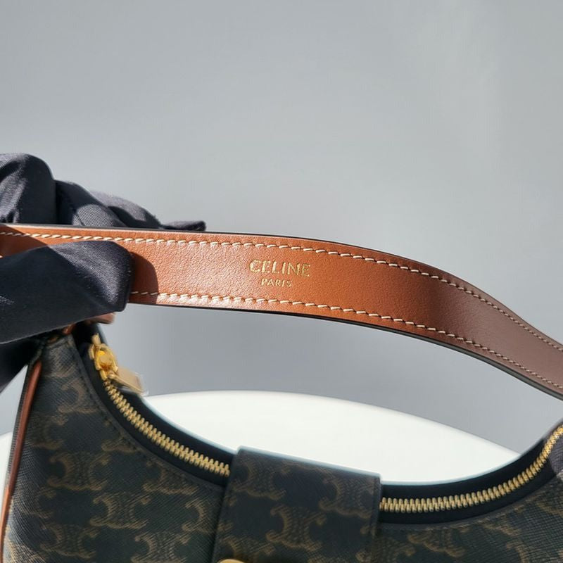 셀린느 트리옹프 아바백 캔버스 미디움