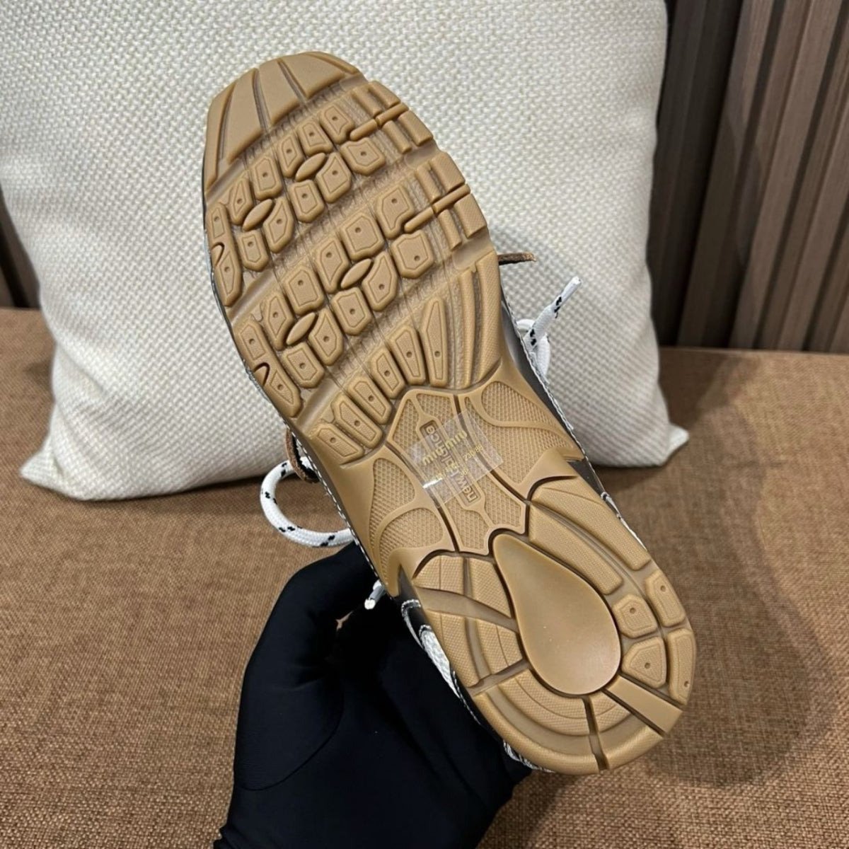 뉴발란스 x 미우 미우 530 SL 메탈릭 레더 앤 메쉬 스니커즈 실버