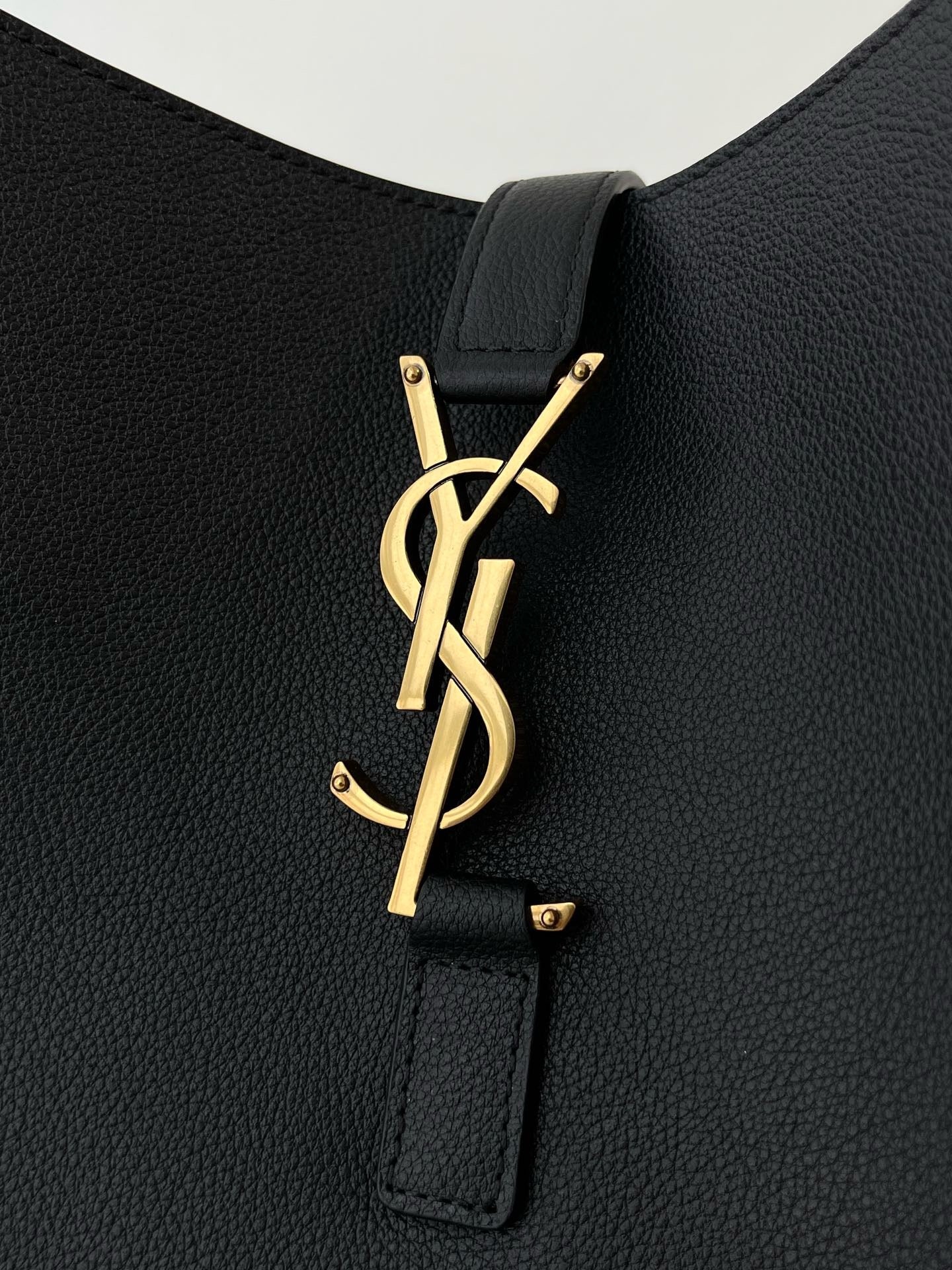 생로랑 LE 5À7 서플 라지 그레인 레더