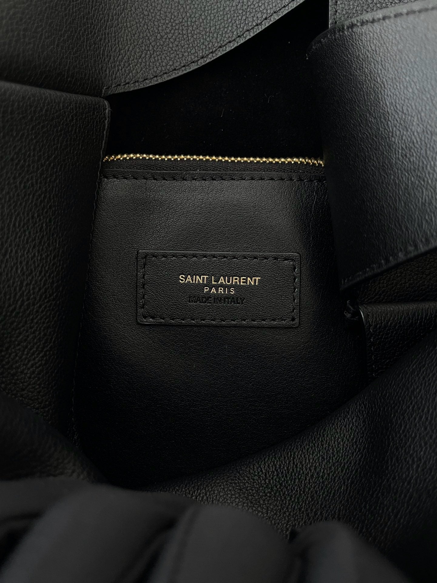 생로랑 LE 5À7 서플 라지 그레인 레더