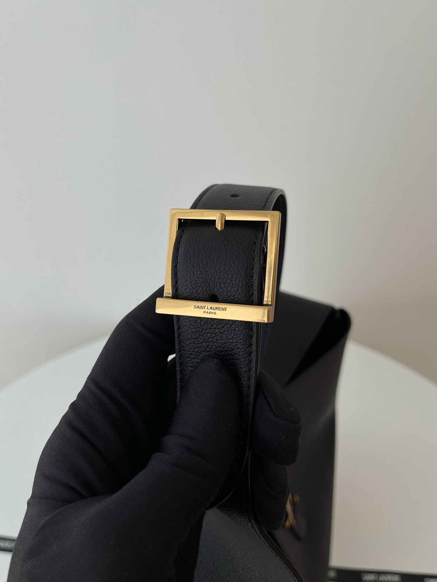 생로랑 LE 5À7 서플 라지 그레인 레더