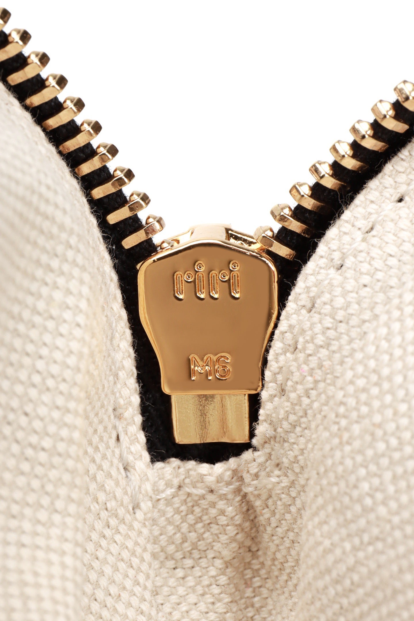 미우미우 가죽 백팩