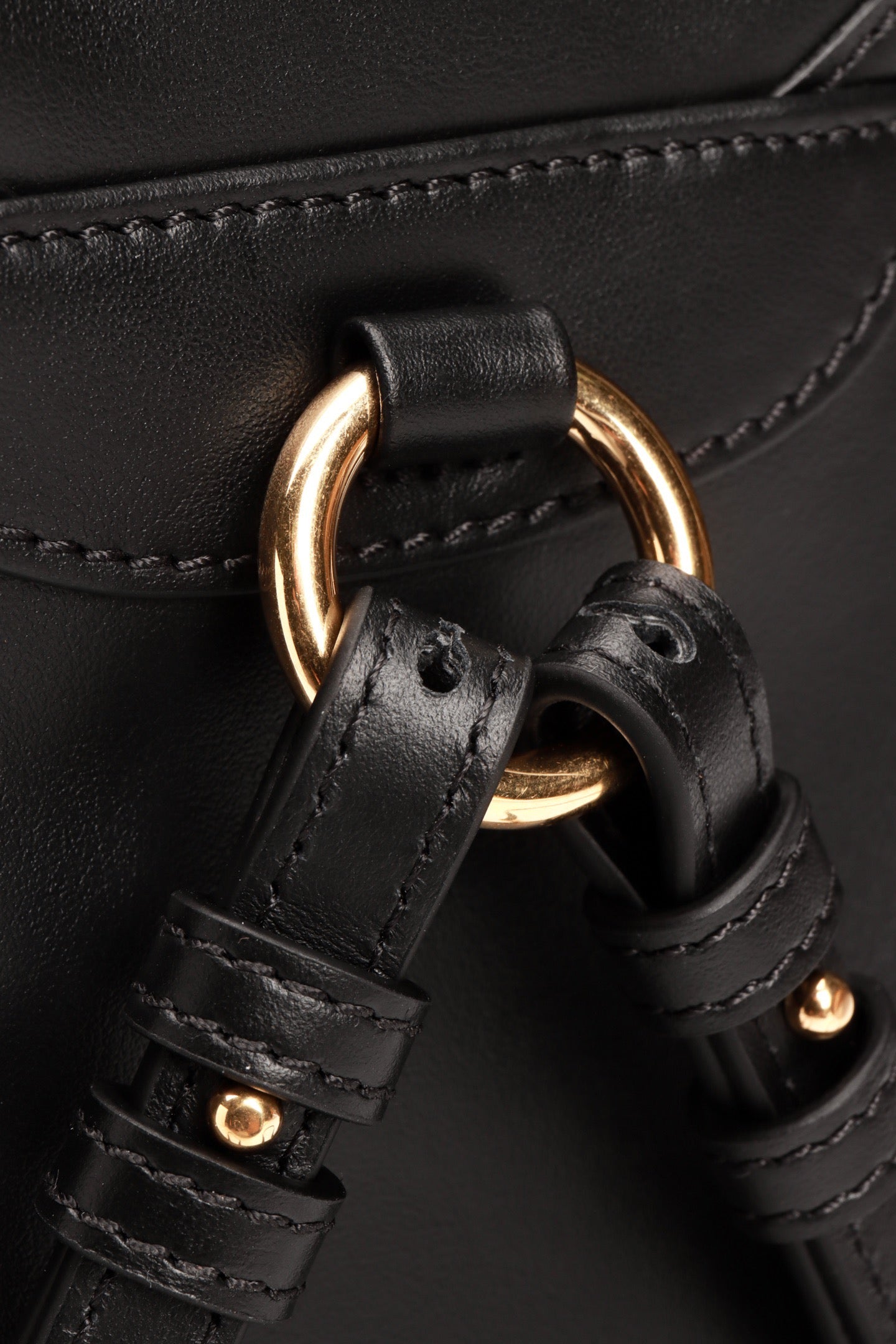 미우미우 가죽 백팩