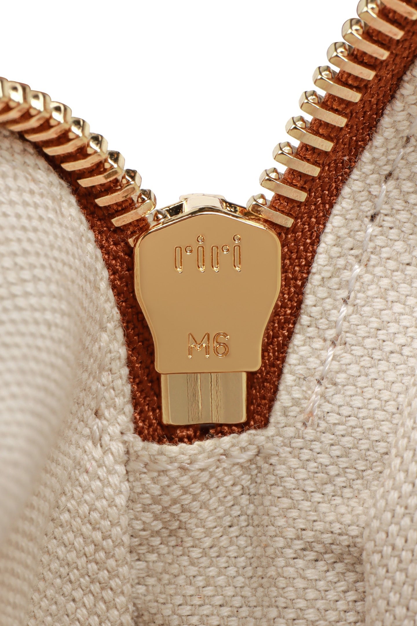 미우미우 가죽 백팩