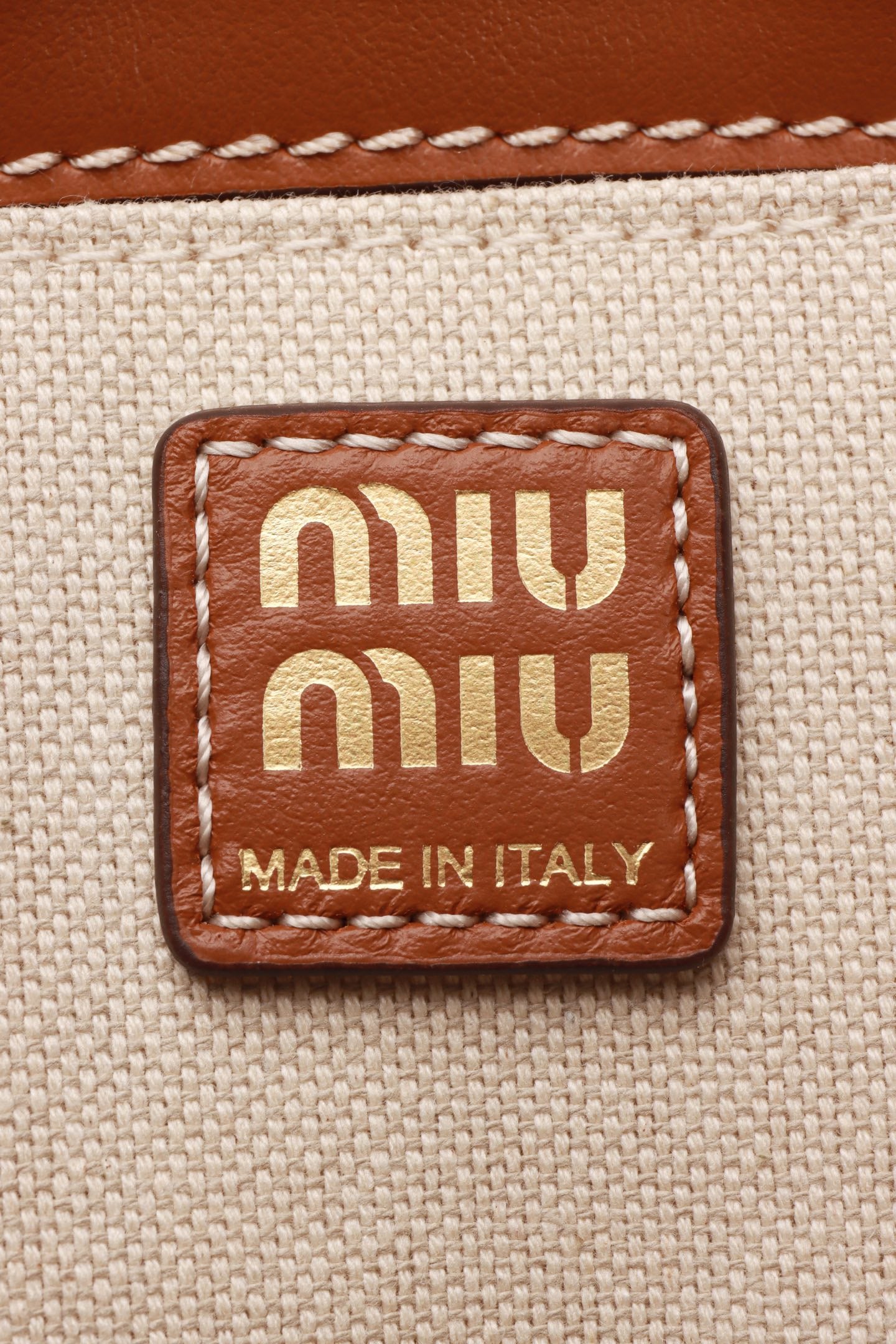 미우미우 가죽 백팩