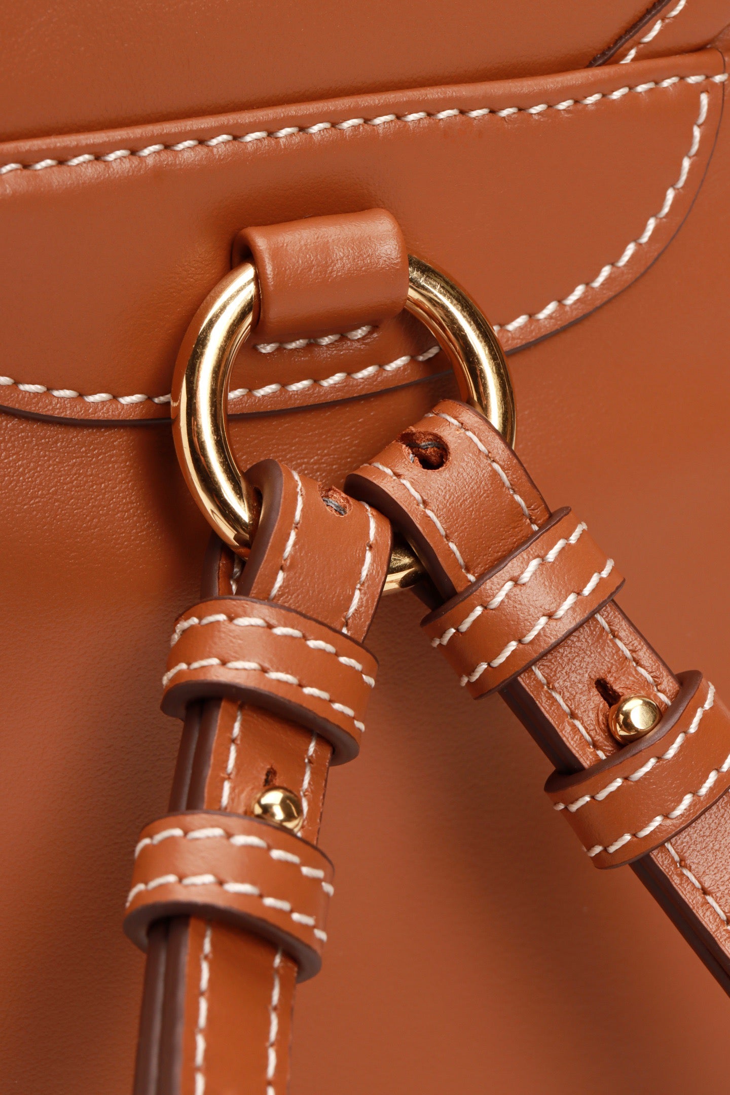 미우미우 가죽 백팩