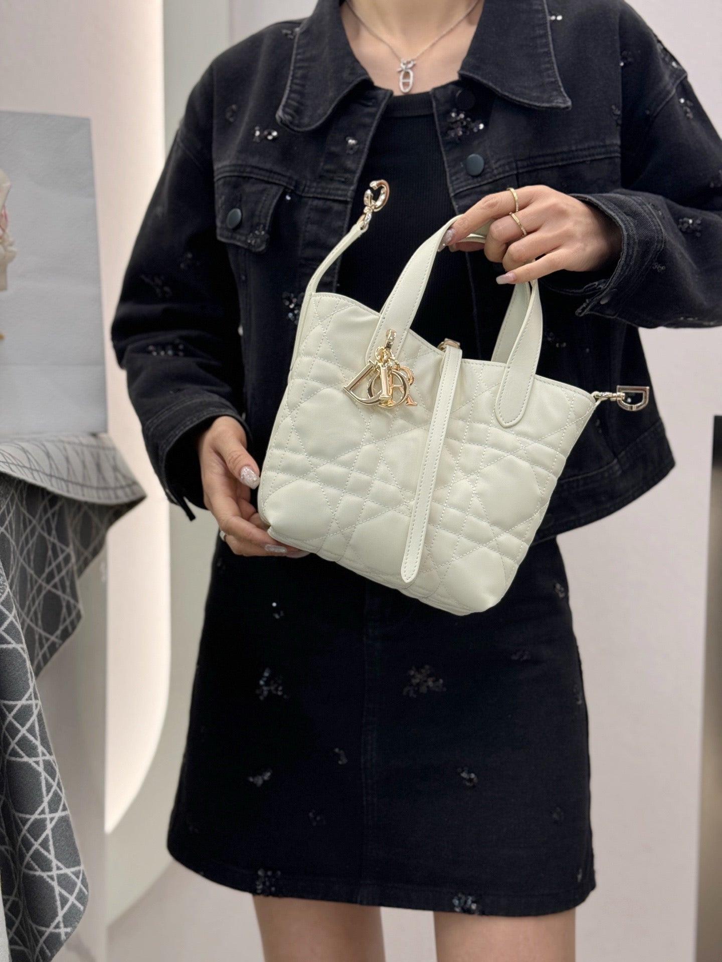 디올 버티컬 뚜주흐백 스몰,미디움