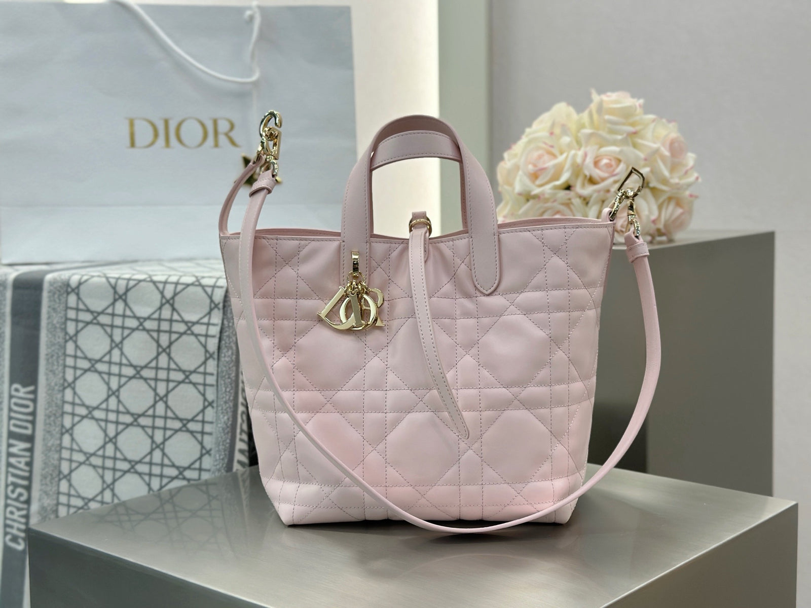 디올 버티컬 뚜주흐백 스몰,미디움