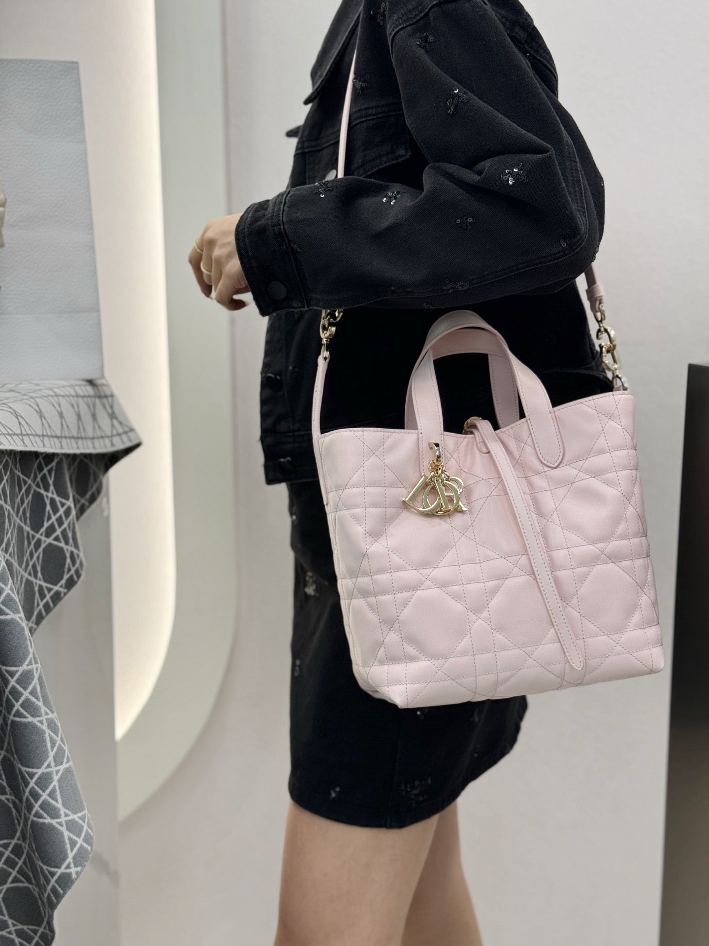 디올 버티컬 뚜주흐백 스몰,미디움