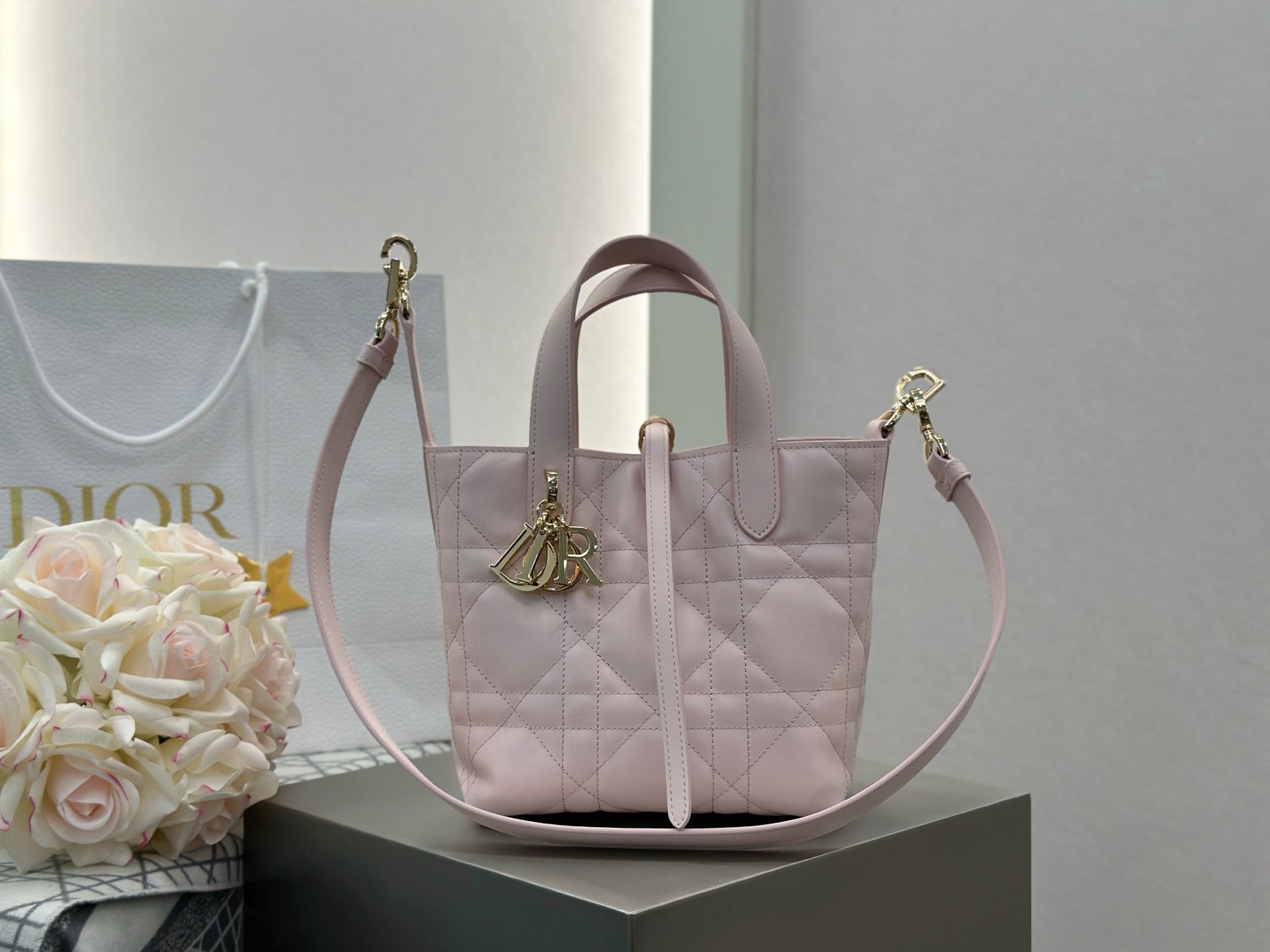 디올 버티컬 뚜주흐백 스몰,미디움