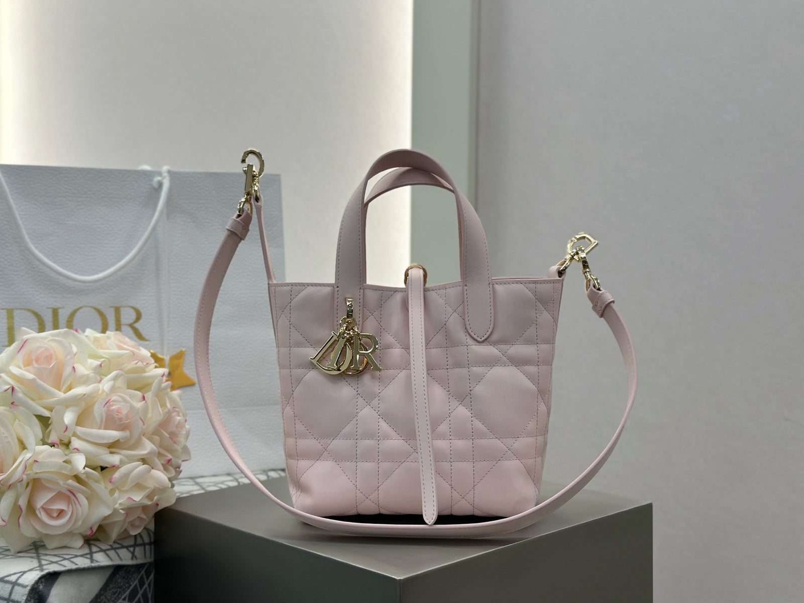 디올 버티컬 뚜주흐백 스몰,미디움